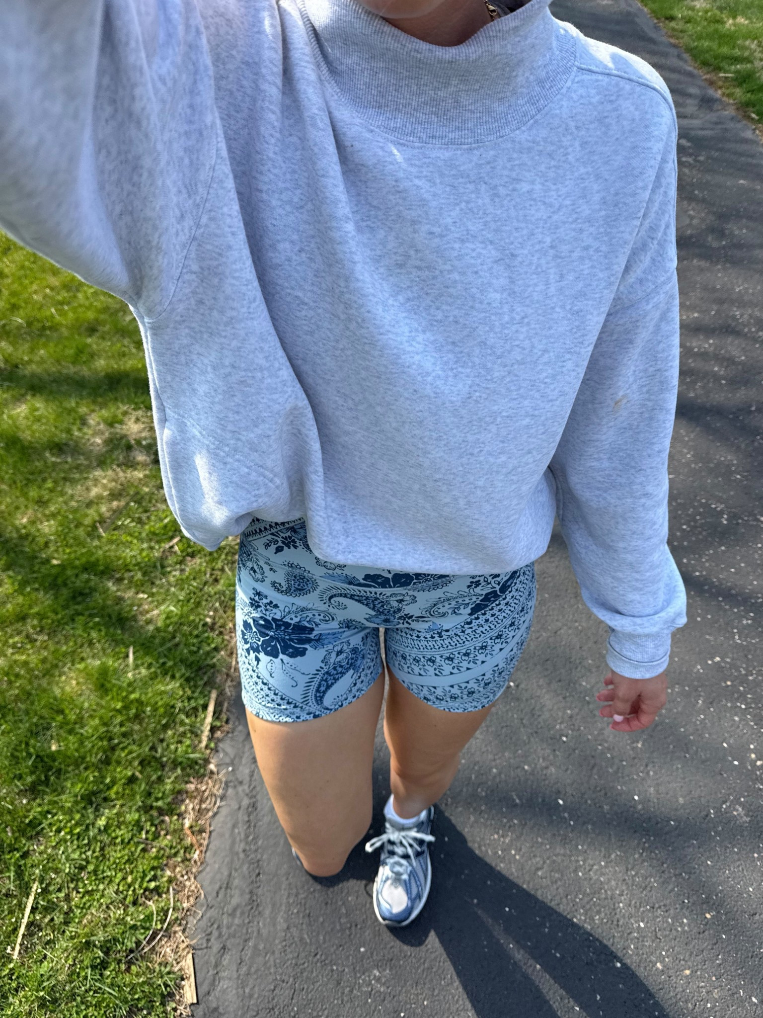 Both pieces on sale- Walk fit today! Smalls in both 🩵🫐