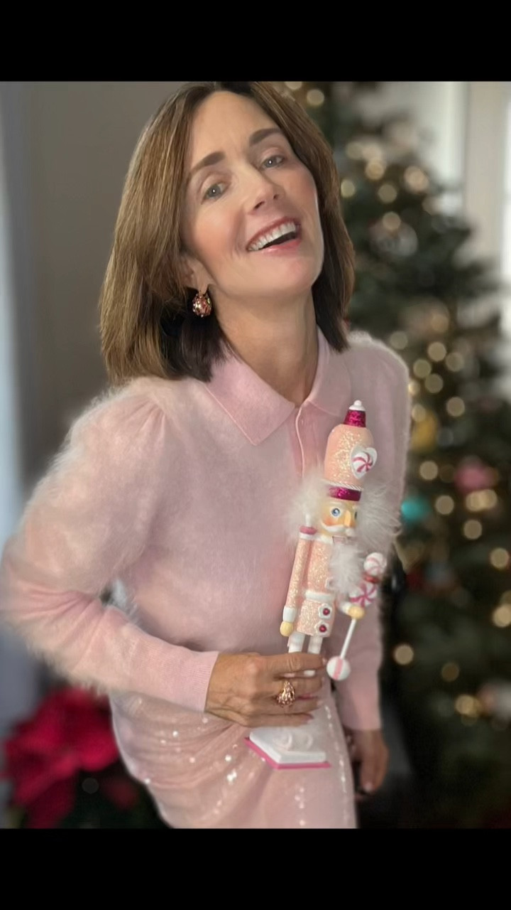 P.I.N.K this is…so
much pink..if you are a pinky lover, this is for you…
Style Tip: This sporty chic gal is not a pink lover, but this pink I’ll keep! It’s a good pink! 🍬🩷🍬


#LTKGiftGuide #LTKHoliday #LTKover40