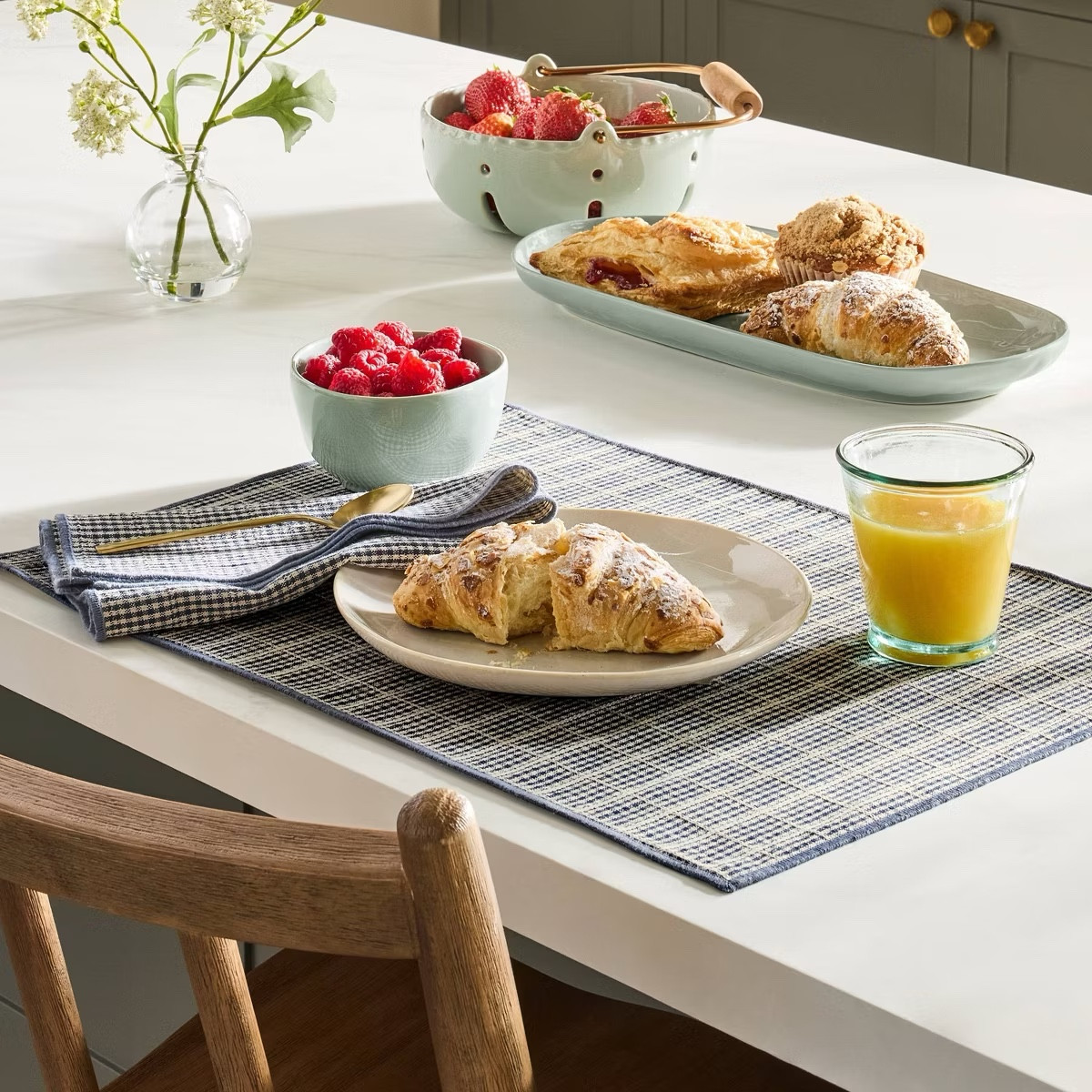 Blue Serving Plate Hearth & Hand

We love this new spring blue plate, it’s the perfect pop of color  

#LTKHome #LTKGiftGuide #LTKU