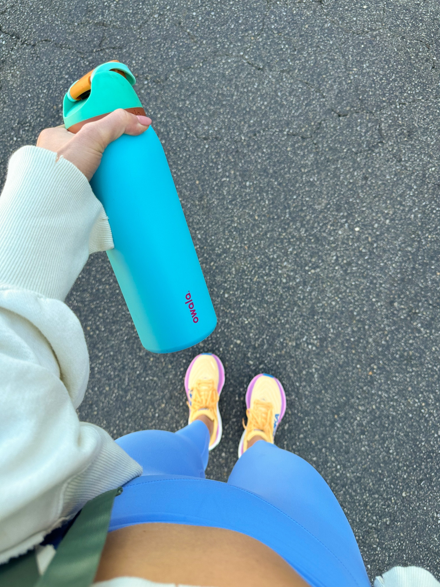 Workout essentials!
Leggings- small (size down! They are 1/2 off)
Shoes- true to size 
Cropped sweatshirt- size down! I wear a small