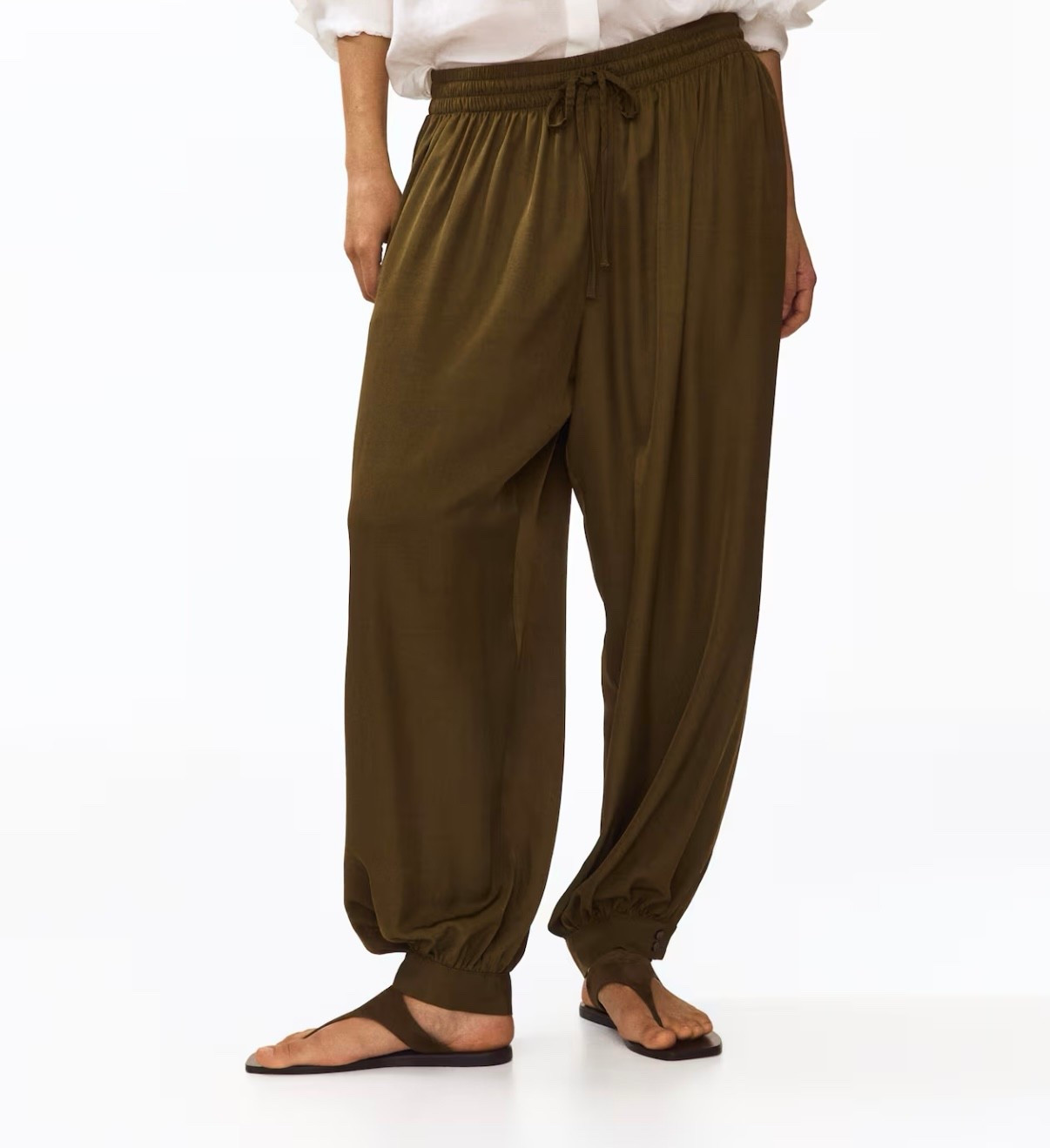 The bubble pants are a vibe. So good for a day out. Keep it simple with a chic tank and sandals. 

#LTKSeasonal #LTKOver40 #LTKootd