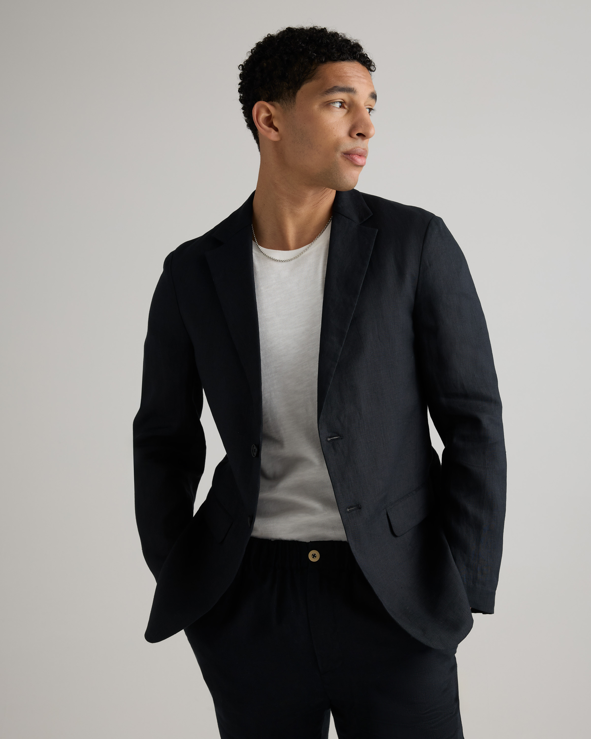 Quince | Men's 100% European Linen Blazer in Black, Size Medium | Quince