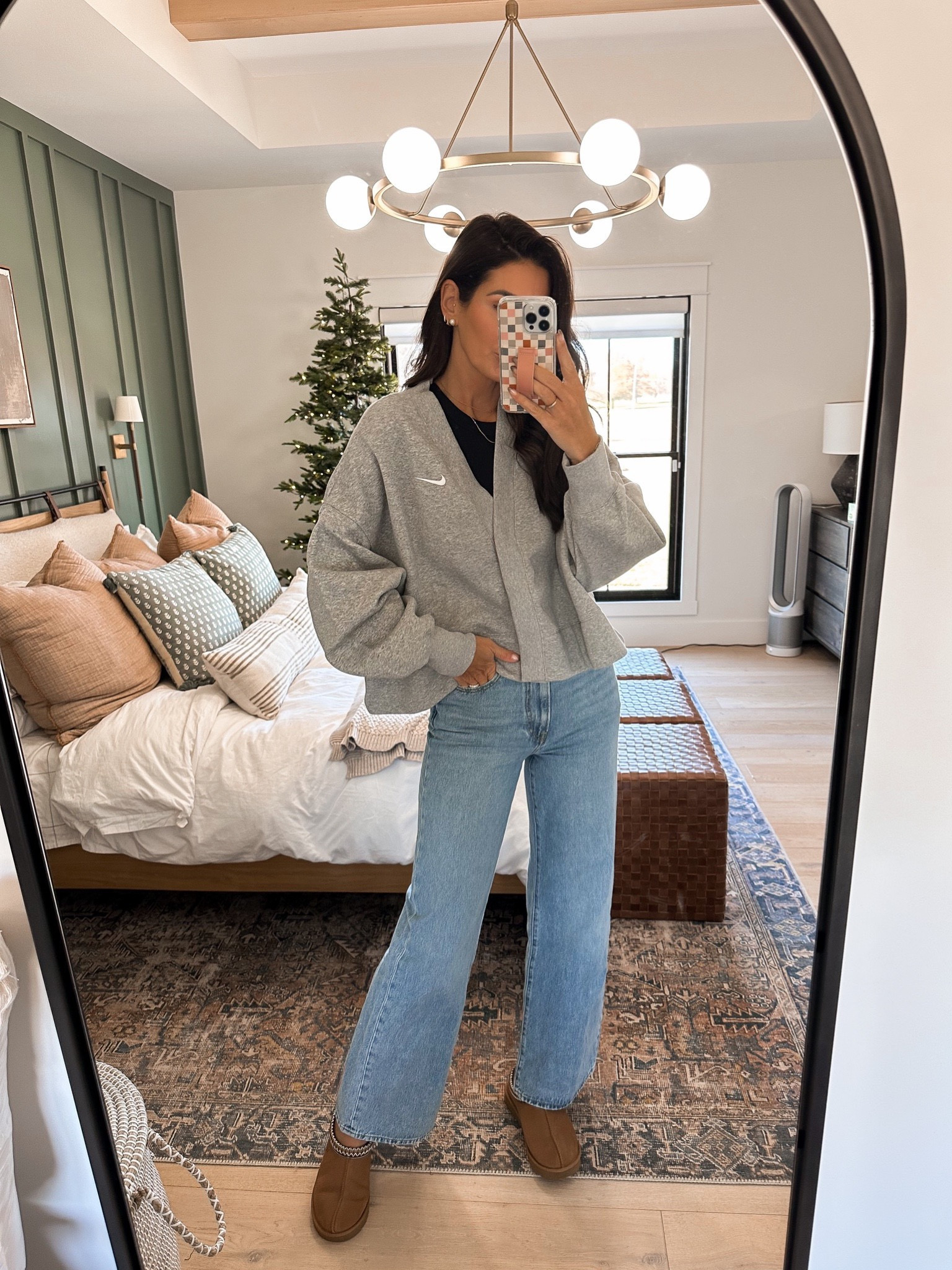 My jeans are on sale 

#LTKCyberWeek #LTKsalealert