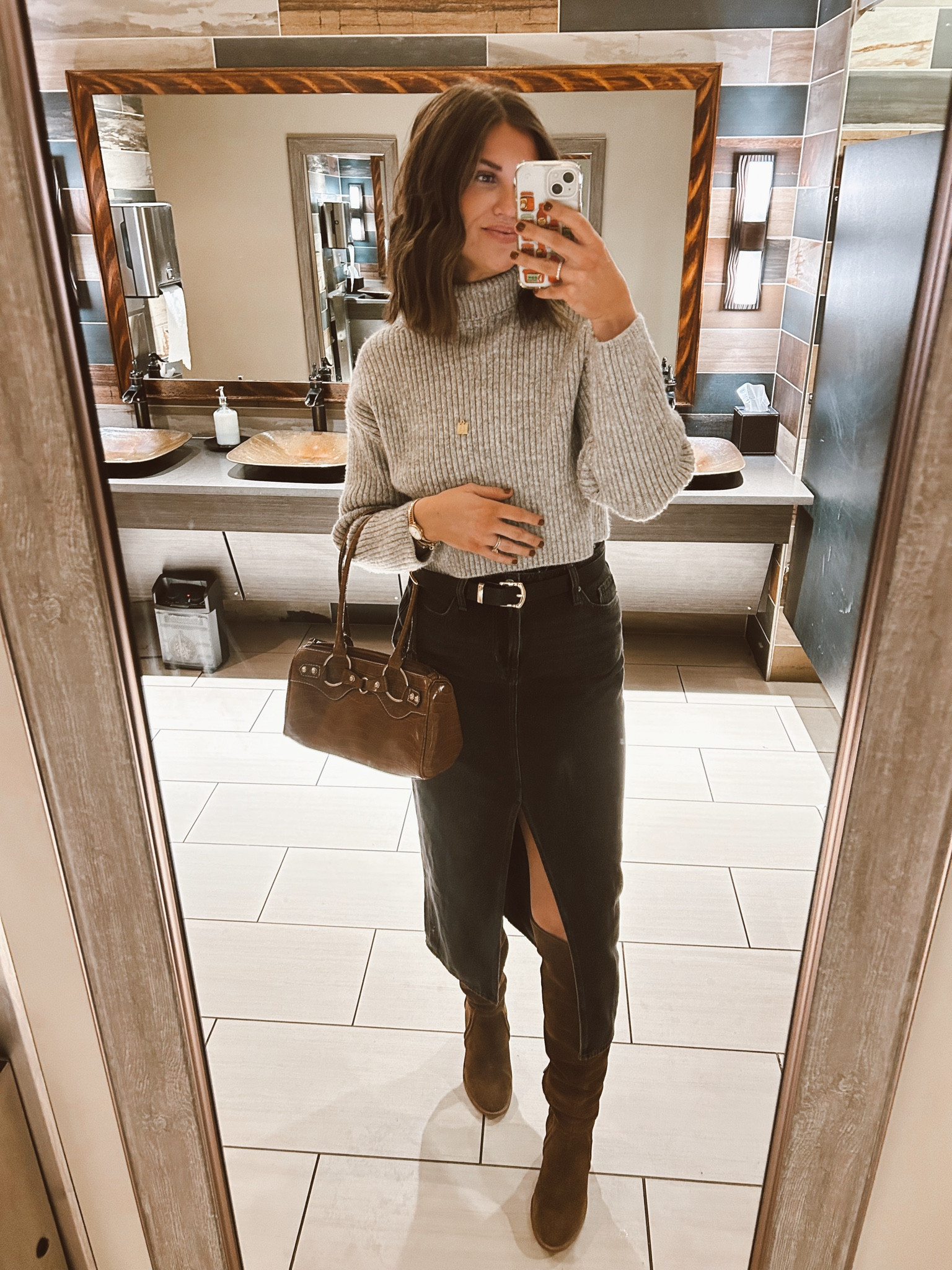 valentines day outfit 🌹🫶🏻❣️💌

Skirt is $14 🙌🏻 my purse is thrifted vintage leather 🙃 but Amazon has affordable & similar options!

#LTKFindsUnder100 #LTKFindsUnder50