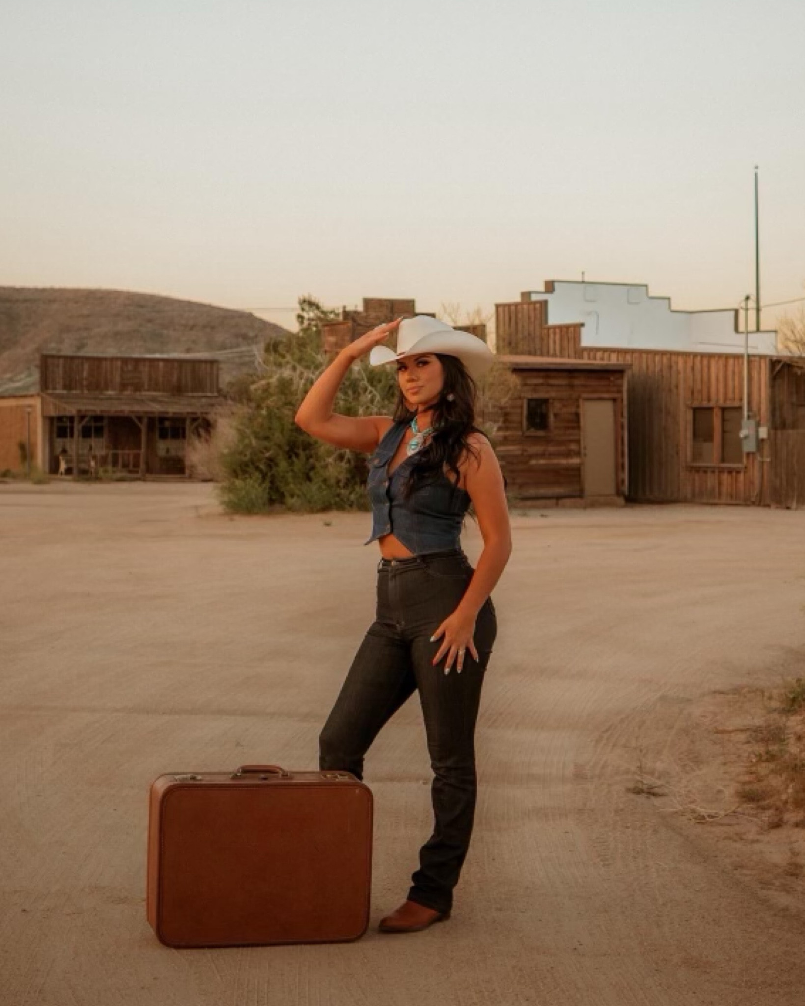 Touched down in the desert baby!!!! Who’s ready for the weekend? 

#LTKsalealert #LTKFestival #LTKstyletip