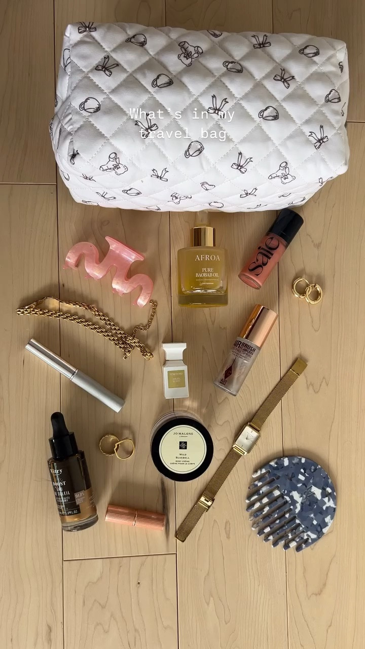 A snapshot of some of my travel favourites 🌸  #whatsinmybag #whatsinmytravelbag #whatsinmymakeupbag

#LTKbag #LTKtravel #LTKbeauty