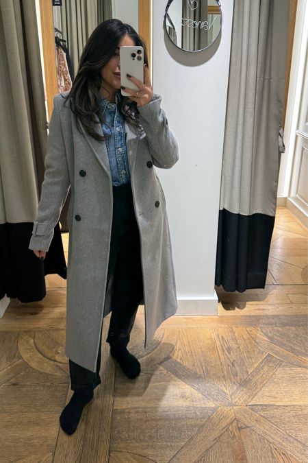 Coat - xs 
Jeans - 26 
Top - small 
Use code DYNVANESSA15 