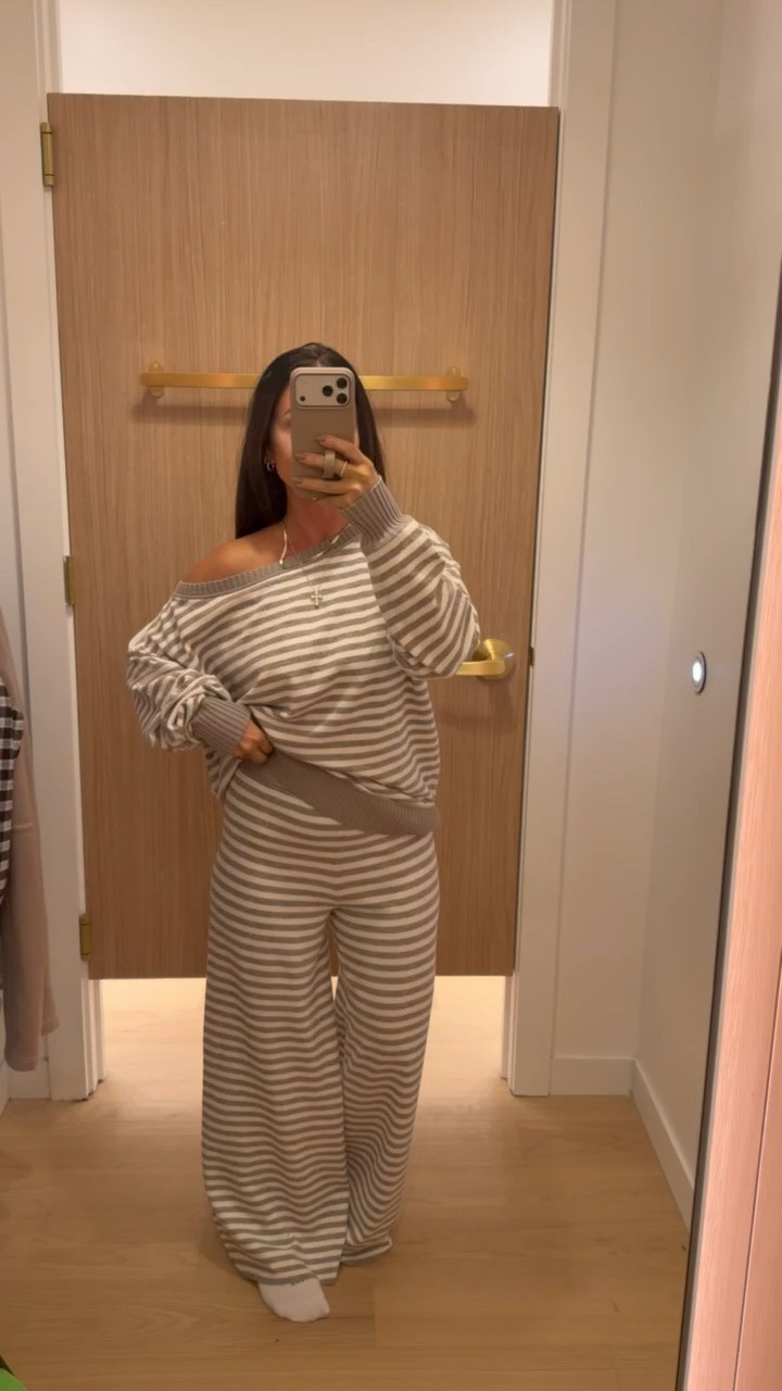 Neutral off the shoulder stripe set! Sooo cute for fall 🍂🏈☁️

#LTKootd #LTKgrwm #LTKdayinmylife
