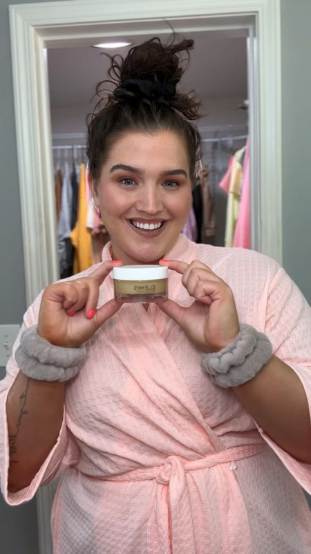 NIGHT TIME SKINCARE ✨
Get unready with me with ELEMIS Pro-Collagen Cleansing Balm 🧖🏼‍♀️ 
Takes off makeup quick + effectively while leaving skin clean and hydrated. 
Double cleanse with hydrating gentle cleanser, great for acne prone skin
Absorbent wrist bands for face washing
Pat dry with clean towel 
Waffle kimono robe perfect lightweight option for Summer 

#LTKFindsUnder50 #LTKBeauty #LTKSaleAlert