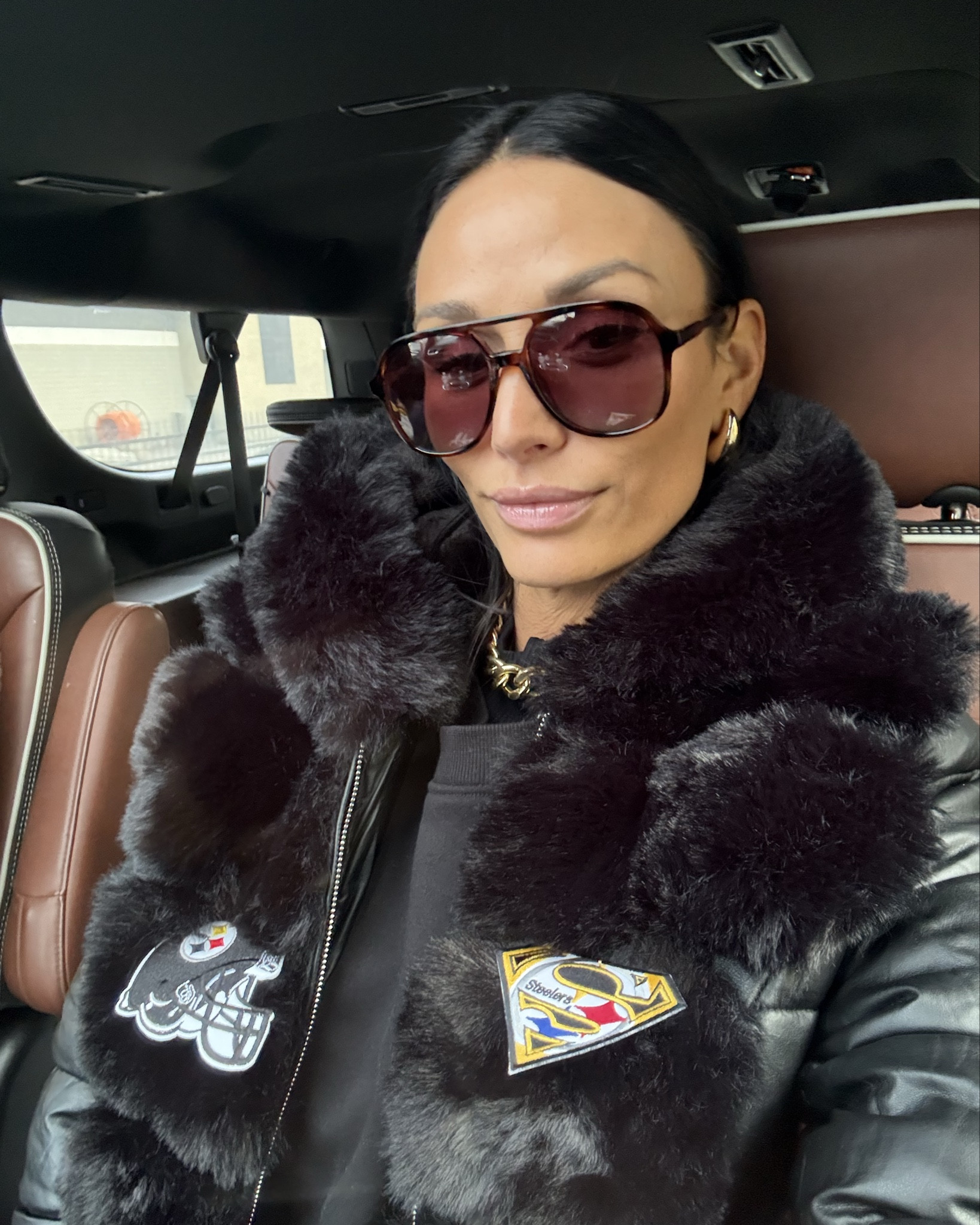 This is the PERFECT fit to stay warm on GAMEDAY! It was FREEZING at the NFL Steelers game but highly recommend these core warm & fuzzy pieces to give glam, stay warm, and be caught on camera! 😉📸🏈

Wearing size SMALL in ALL!

#LTKTravel #LTKdayinmylife #LTKootd