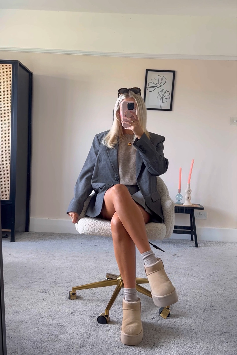 Week of autumn outfits 🍂

Ugg, grey blazer, grey tennis skirt, sweater vest