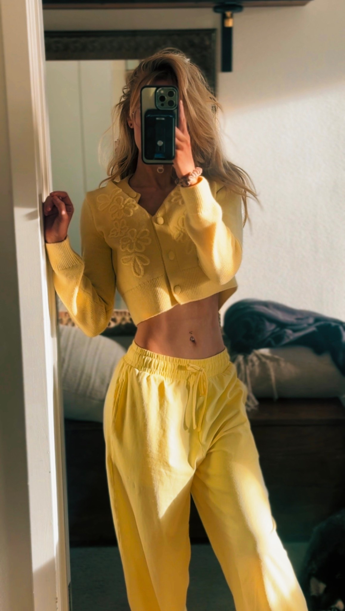 🌻💛⭐️🌼🐝🍋☀️ 
Pastels? Who is she?

Exact sweater is from last year’s summer collection from Primark

Wearing size XS in pants