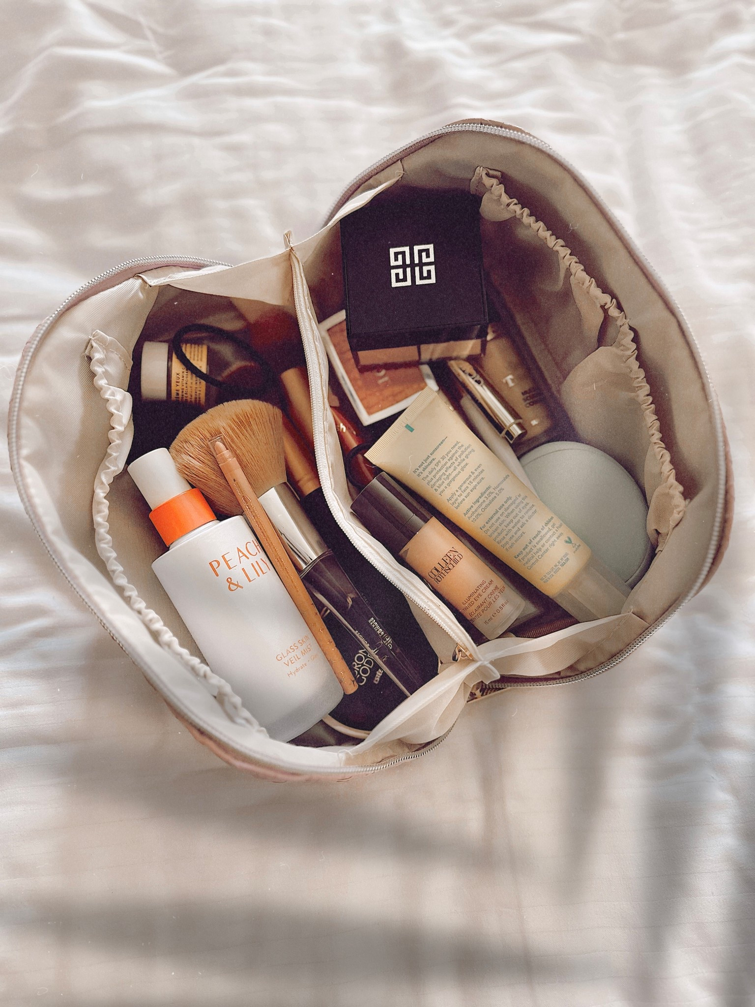 Travel makeup bag on sale for Amazon prime day! Fits so much stuff including my makeup brushes!

Travel essentials, Amazon finds, Amazon beauty, travel style, summer beauty, beauty faves 

#LTKSaleAlert #LTKBeauty #LTKFindsUnder50