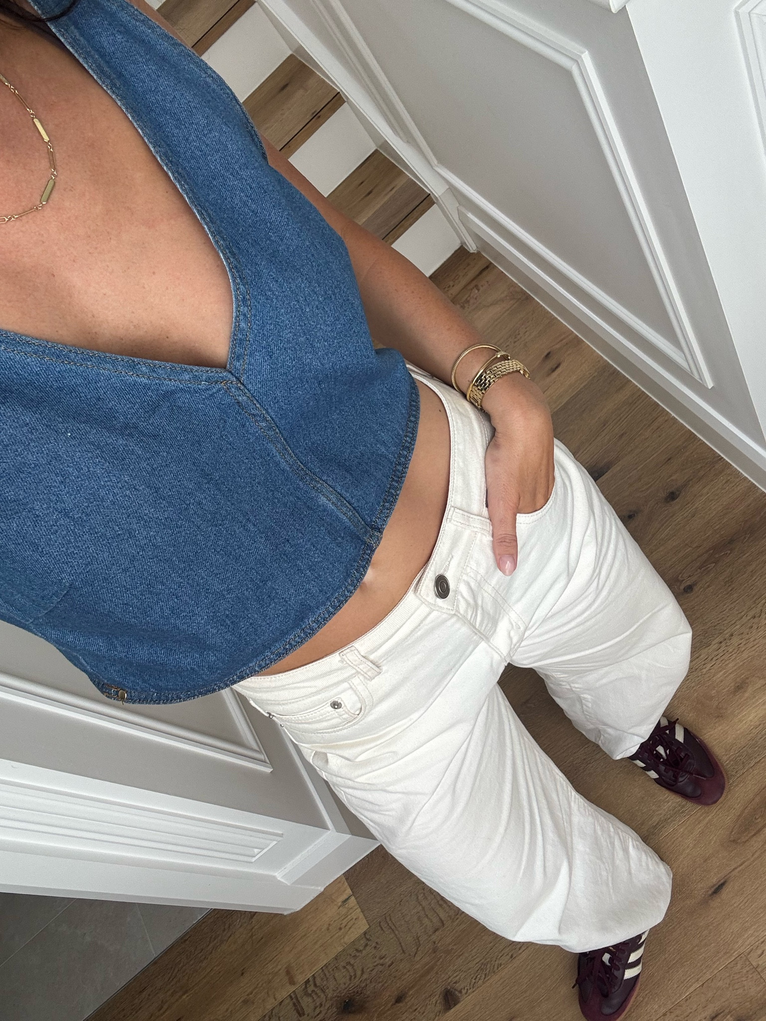 Jeans and a cute top x

#LTKsummer #LTKaustralia