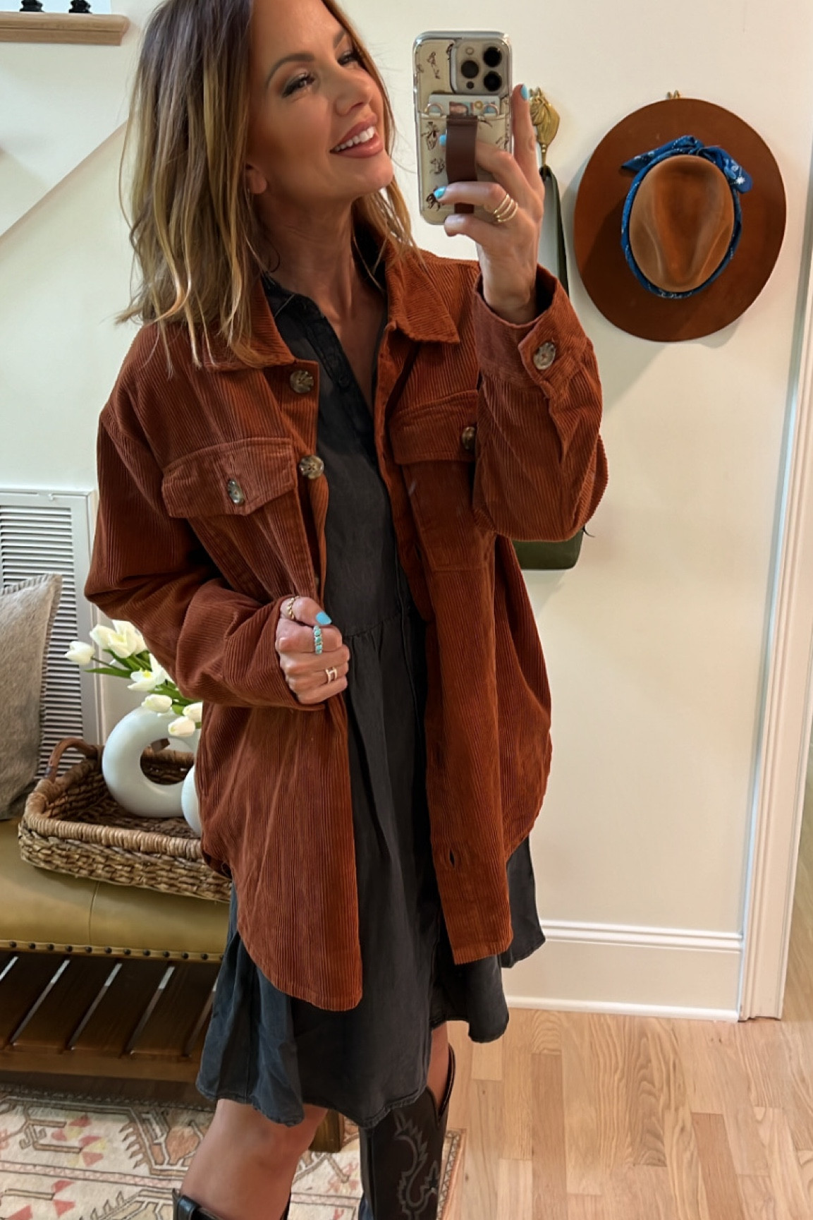 Cutest shacket to wear layered for the fall season. Runs TTS but I’m wearing a large for a little more roominess. 
#walmartpartner #walmartfashion @walmartfashion 
