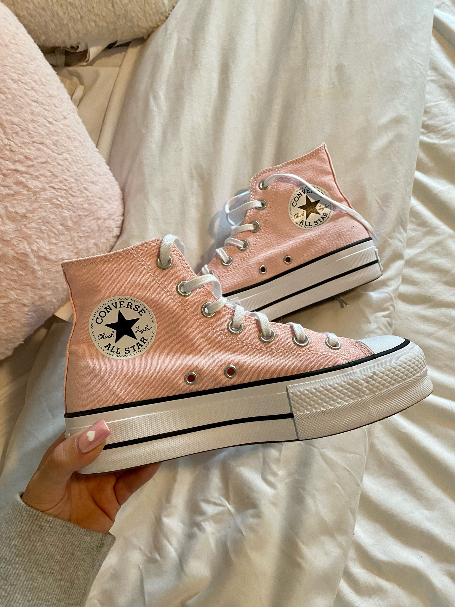 baby pink converse on sale right now!!

shoe crush | sale alert | spring style | spring outfit | 

#LTKsalealert #LTKstyletip #LTKshoecrush