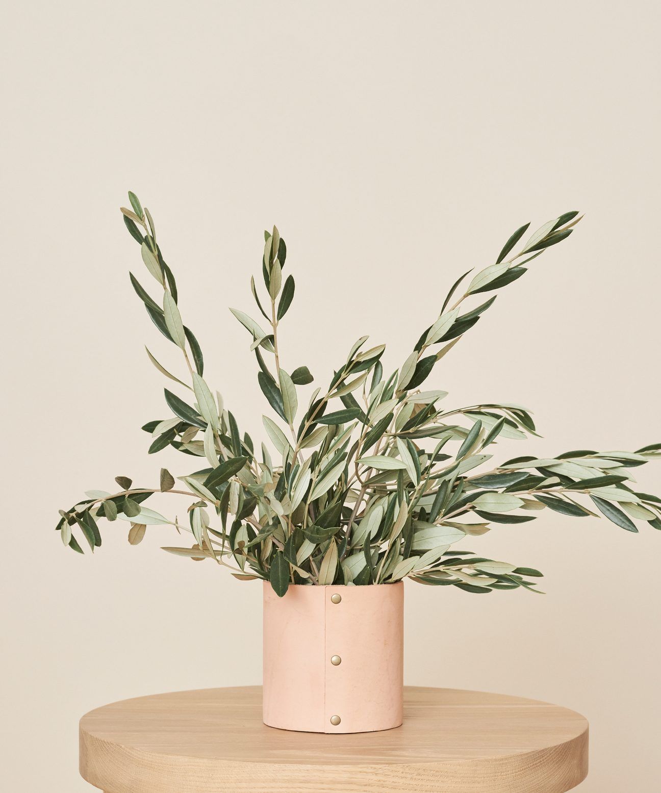 Small Leather Rivet Vase - Natural | Jenni Kayne | Jenni Kayne