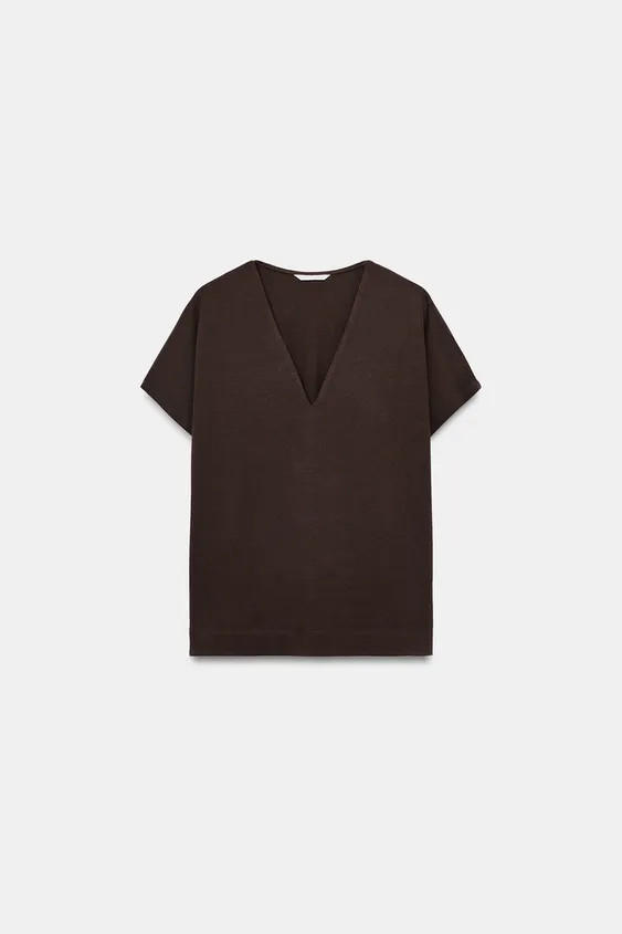 REGULAR FIT - V-NECK - REGULAR LENGTH - SHORT SLEEVET-shirt crafted from cotton yarn. Featuring a... | Zara UK