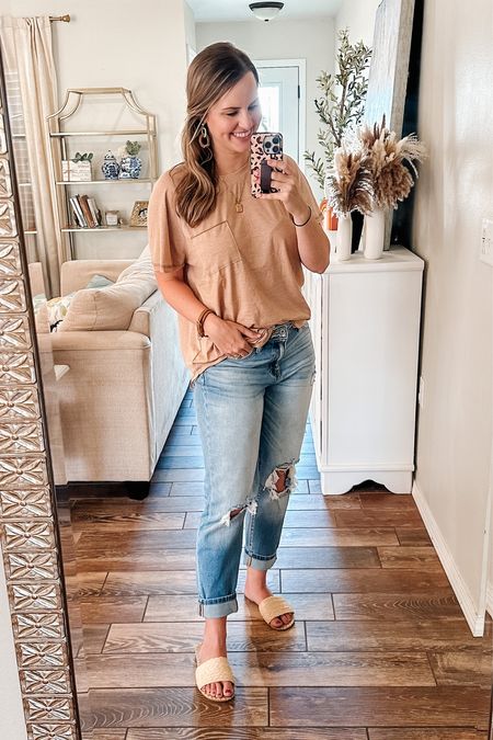 Casual fall outfit— and it’s all on sale!!! New mom jeans, fall short sleeve tee & slides sandals. Wearing size M in tee, 7 in jeans (size down if in between Bc they have a little stretch!) Pink lily code is "Dorothy20” 👏🏼

#LTKSeasonal #LTKunder50 #LTKsalealert