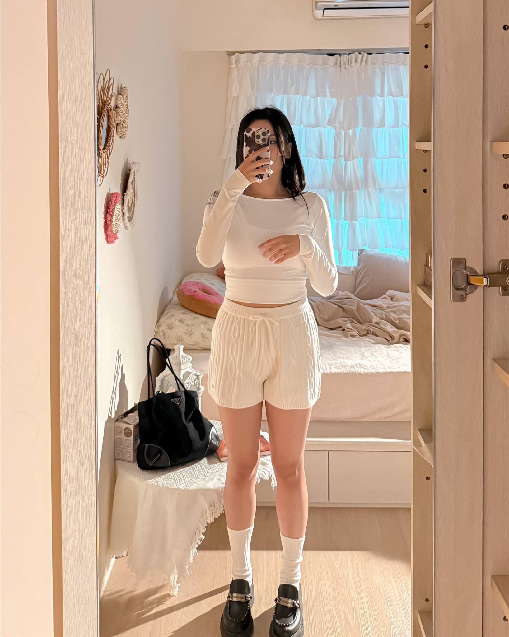 Alo white knitted shorts 🤍
Soft, comfy, and just the right amount of cozy. Perfect for lazy mornings, coffee runs, or styling with an oversized hoodie.

Me: 5’3” / 26” waist
Top: S
Bottoms: S
Shoes: 38 (sized up for extra sock room)

#alo #aloyoga #alostyle
#knittedshorts #whiteknit #cozyshorts
#loungewear #comfystyle #athleisure
#minimalstyle #neutraloutfit #softaesthetic
#outfitinspo #ootdshare #dailyoutfit

#LTKootd #LTKCyberWeek #LTKPetite