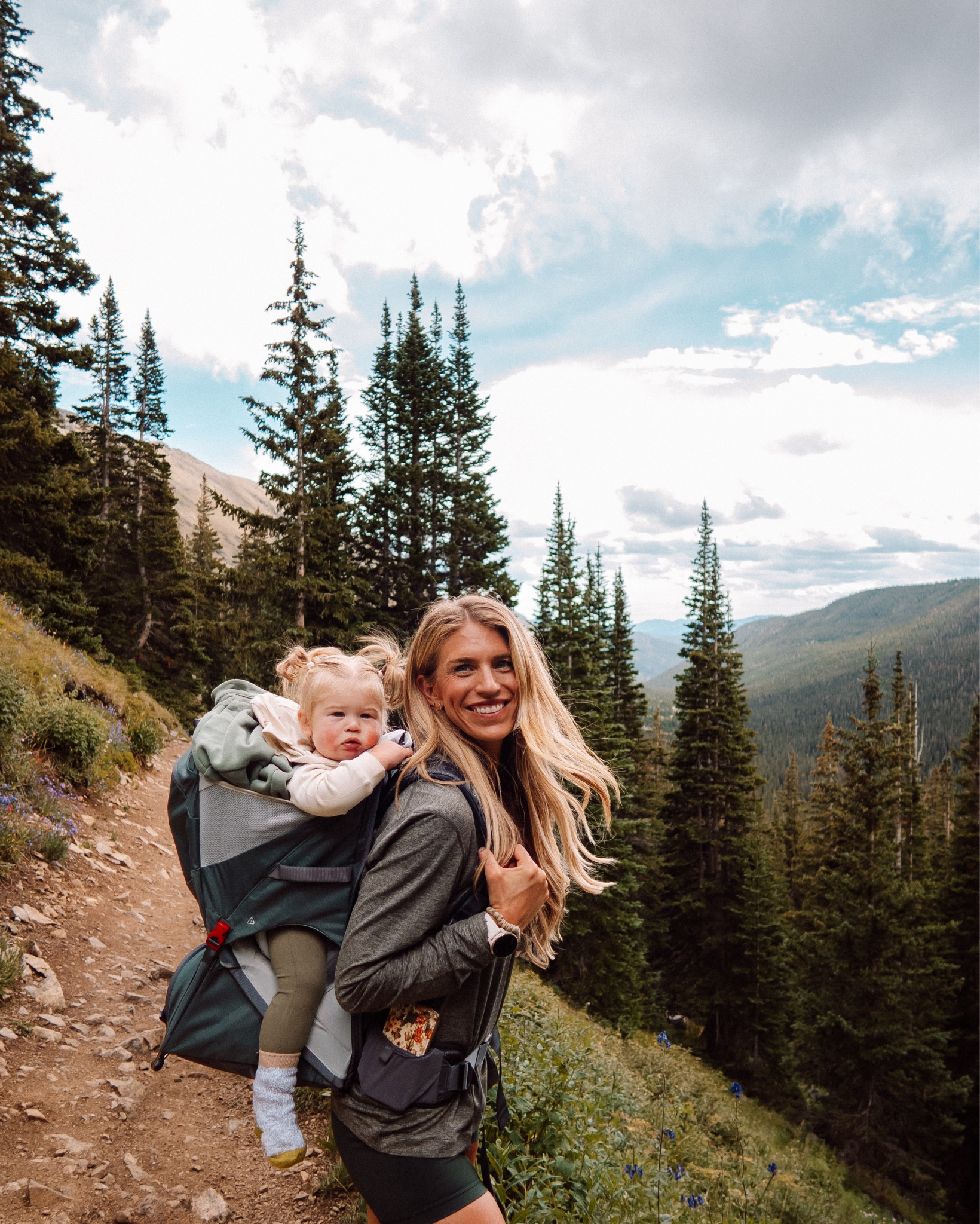 Hiking outfit to hike Diamond Lake in Colorado:
Wearing a 6 in top for an oversized fit
Sized up to 6 in shorts like how i do with all Lululemon
