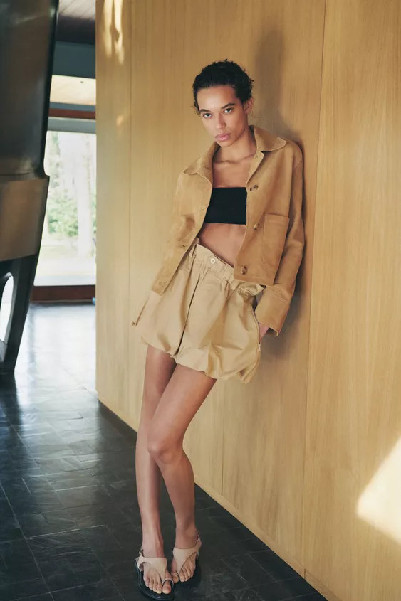 ZARA WOMAN COLLECTION100% suede leather jacket. Lapel collar and long sleeves. Front patch pocket... | Zara UK