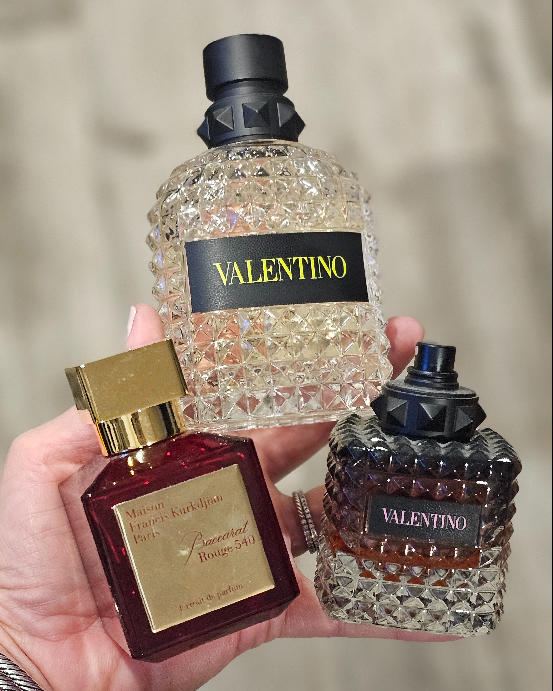 I always want to smell amazing and these are the 3 perfumes that I keep reaching for these days.  #perfume #smellgood #signaturescent #cologne 

