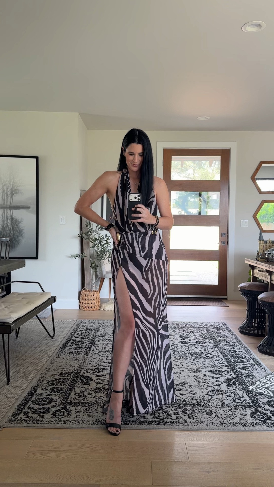 Holy cow this @AKIRA  dress is stunning on! I’m in the size small. 
It’s only $50 and would make the sexiest vacation dress or swim coverup!