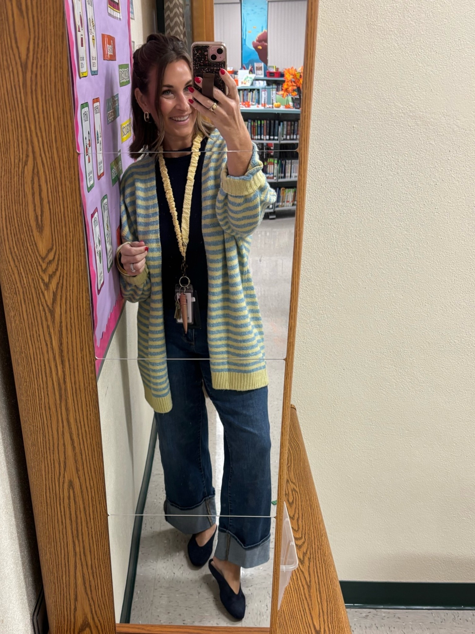 Casual fall outfit- cozy cardigan & cuffed denim jeans 💙🍁

TTS

#LTKootd #LTKgrwm #LTKSaleAlert