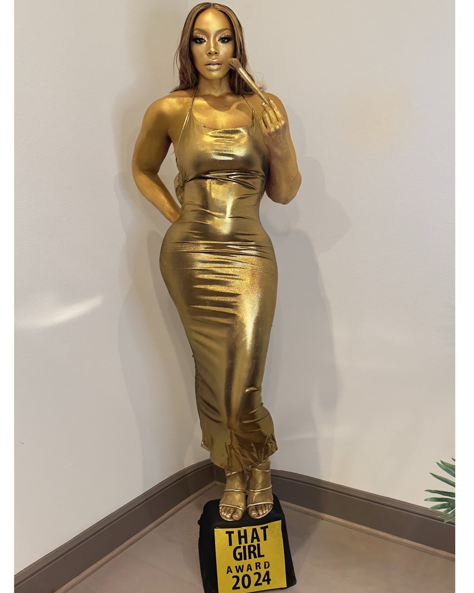 Turning myself into a gold trophy because I’m that girl… and so are you! 🏆✨ From DIY base to full-body gold glam, I had the best time creating this look for Halloween and celebrating at Carmen’s epic party! Embrace your inner trophy and shine bright! #ThatGirlAward #HalloweenGlam #StayGolden
