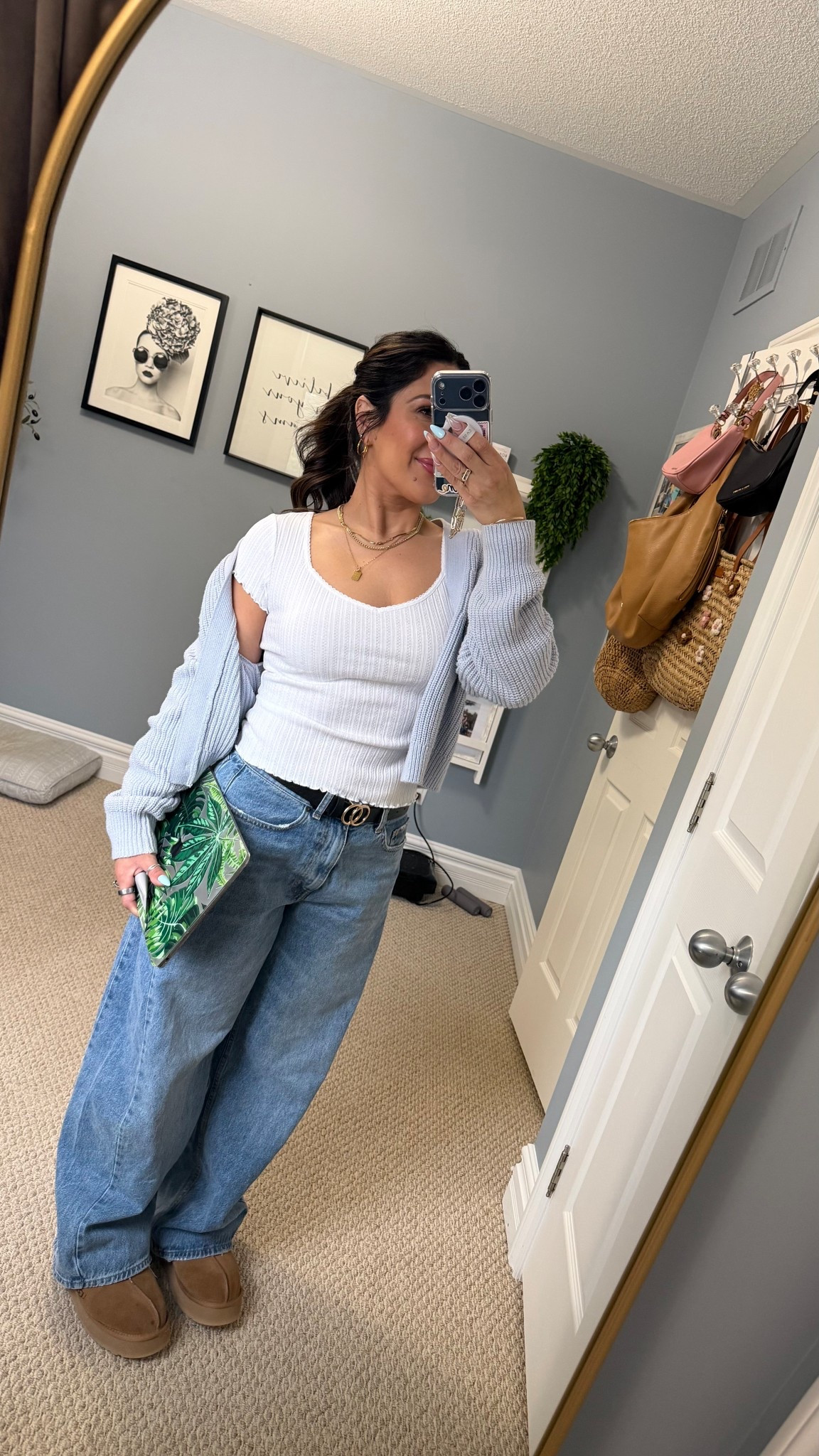 You can never go wrong with a white top and jeans 😉

#LTKcanada #LTKstyletip #LTKsummer