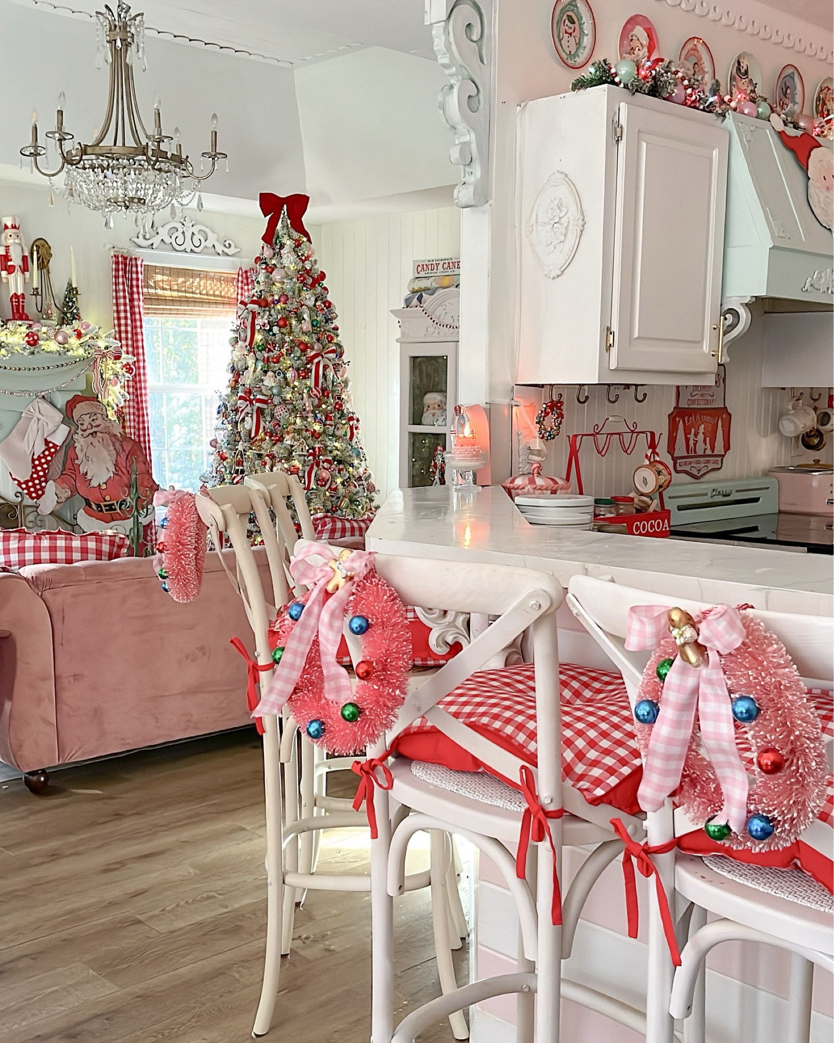 🎄🎀💕. #pinkmas #cottagedecor #vintagechristmasdecor