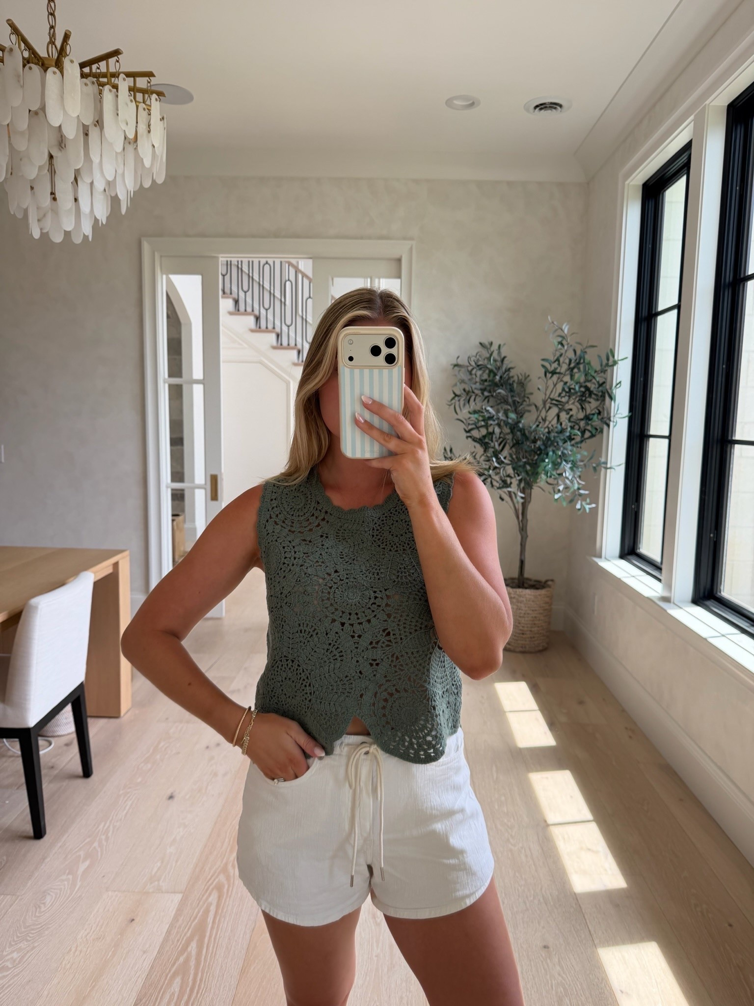 The detail on this top is just so good. I love that this is casual but also can dress it up. Also obsessed with these linen shorts that are new @abercrombie 


ootd, outfit inspo, summer outfits, shorts, summer tops, new arrivals