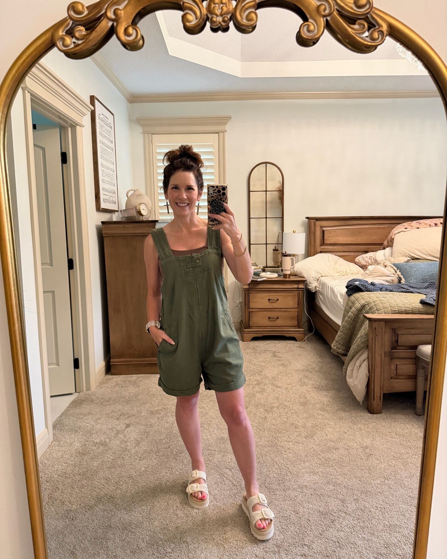 The kind of outfit you’ll reach for on repeat. 💚

If comfort is at the top of your list, this romper is a must-have. It’s lightweight, has pockets (always a win 🙌), and is perfect for everything from travel days and errands to beach vacations and relaxing weekends.

Just throw it on with sandals or sneakers, add a crossbody bag, and you’re ready to go.

I’ve linked it in my LTK if you’d like to shop the look! 🤍

Now tell me…
Where would you wear this romper first?
✈️ Travel day
🏝️ Beach vacation
🛍️ Running errands
☕️ Coffee run

Let me know below! 👇

#LTKStyle #LTKFinds #RomperStyle #CasualStyle #TravelOutfit #SummerStyle #EverydayFashion #PetiteFashion #ComfortMeetsStyle #OOTD

#LTKootd #LTKOver40 #LTKPetite