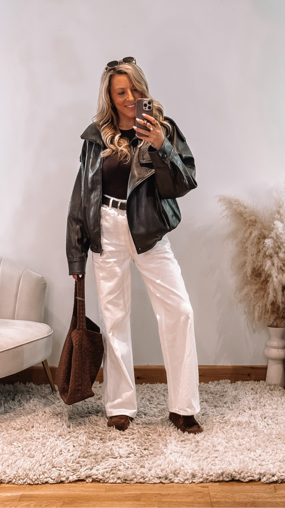 GRWM to meet a friend for coffee ☕️ 

Using the sandwich effect and keeping my outfit to two colours, brown and white go so nicely together and I just love the different textures from the bag and the jacket which create interest. 

The jacket is Zara but I have linked a similar cheaper option.

Let me know would you wear this 👇🏼



#LTKspringtrends #LTKootd #LTKgrwm