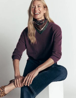 Boden Women's Fay Cashmere Crew Neck Jumper in Purple | Size Medium | Boden UK
