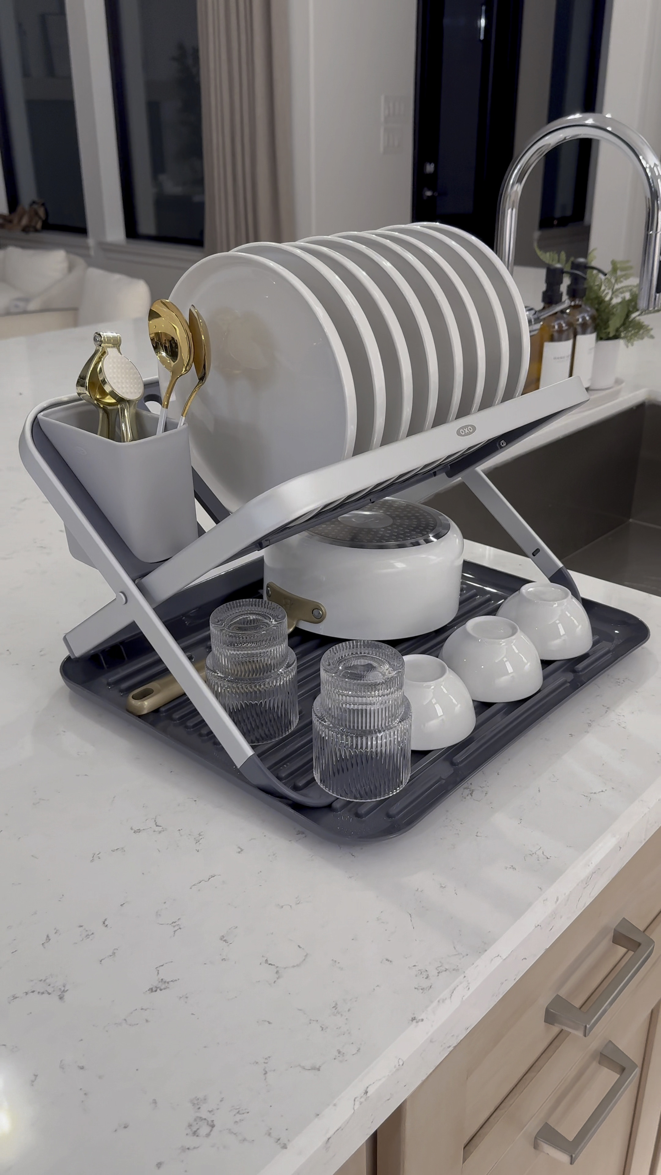 Comment: Kitchen 

#walmartpartner 

I love products that serve both Functionality + Esthetics 🥰.. and at @walmart I found:  
The most versatile Dish Rack…it is the … it is rust proof and holds items of all sizes! I also got matching oven mitts and pot holders , and a soap dispensing cleaning brush. 

@Shop.LTK #liketkit #IYWYK #walmarthome

#LTKHome #LTKVideo #LTKSaleAlert