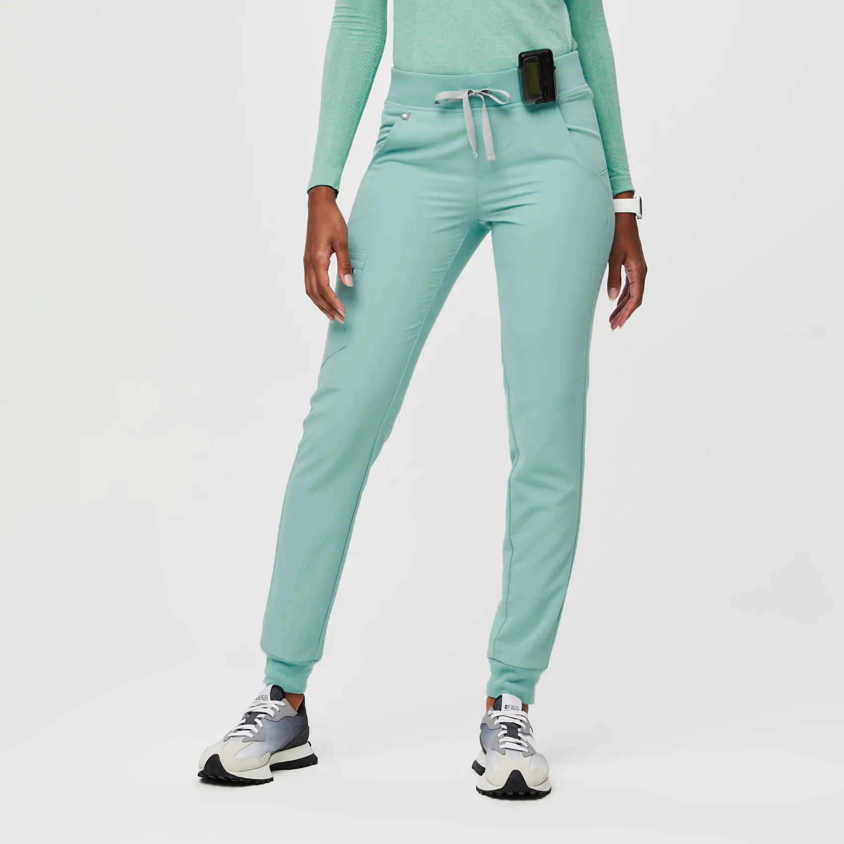 Women's Zamora™ Jogger Scrub Pants - Seaglass · FIGS | FIGS