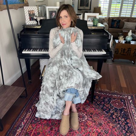 Sharing this fabulous blanket from @lolablankets that is currently on sale. #ad

Use my code 50SHADES to get 45% OFF thru entire site!!!  They make the perfect gifts so hurry up and grab one or two before they sell out. 

Cozy blankets, Lola Blankets, Home decor, Mother’s Day gifts  

#LTKfamily #LTKsalealert #LTKhome