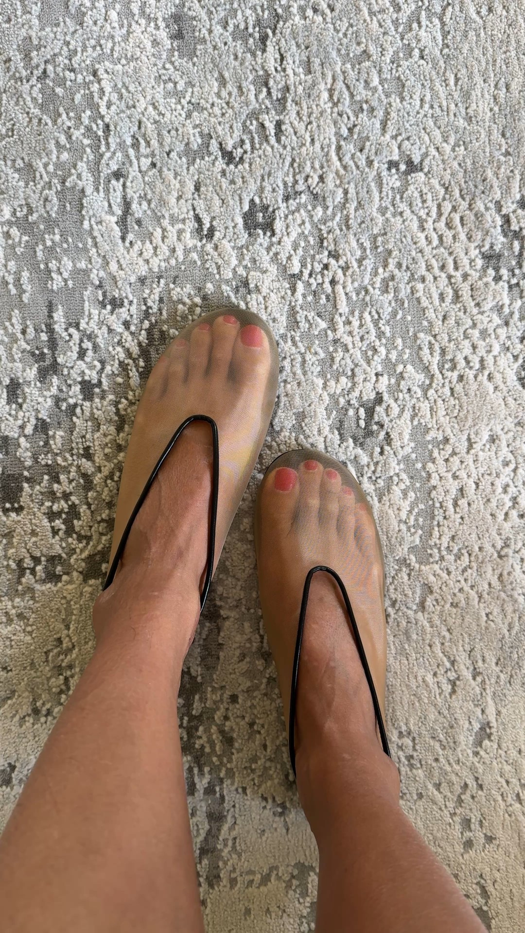 I love the look of these mesh flats. Designer look for less and good quality. I am bummed that the fit didn’t work for me; I have narrow heels and they were slipping off my feet. They otherwise run true to size. Very chic look with dresses or jeans.


#LTKShoeCrush #LTKFindsUnder50 #LTKOver40