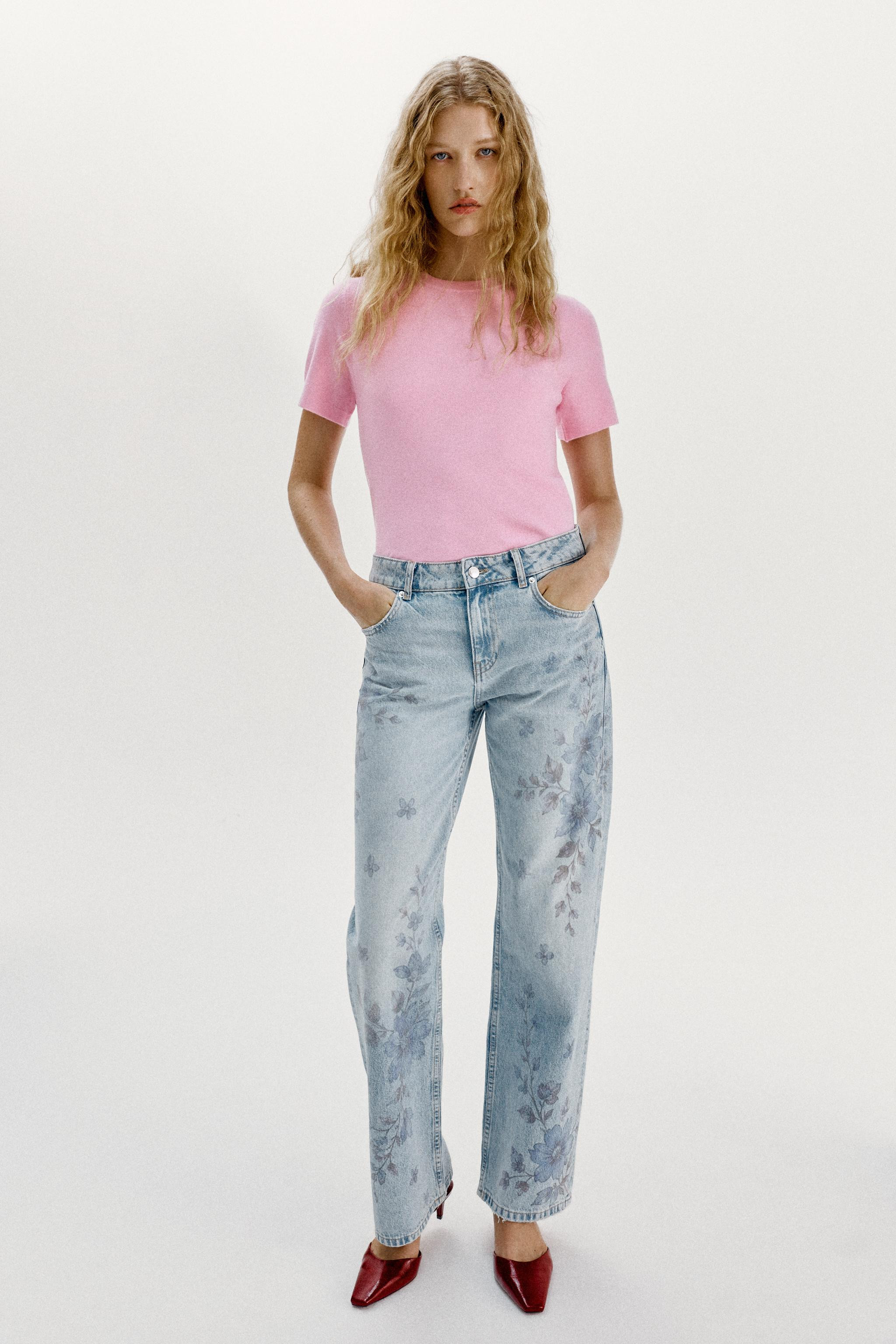 Round neck, short sleeve top. Soft-touch fabric detail. | Zara UK