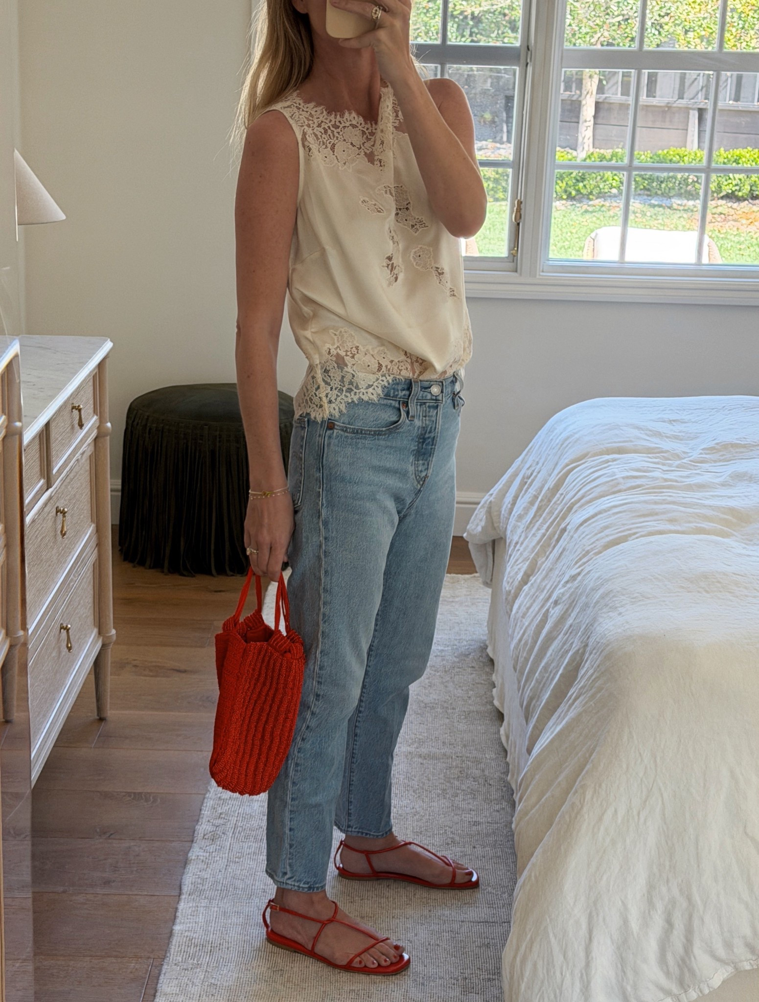 Pop of red 🍒

Top: Doen (go down 1 size)
Jeans: Levi 501 Wedgie (TTS)
Bag: Merlette
Sandals: Essen