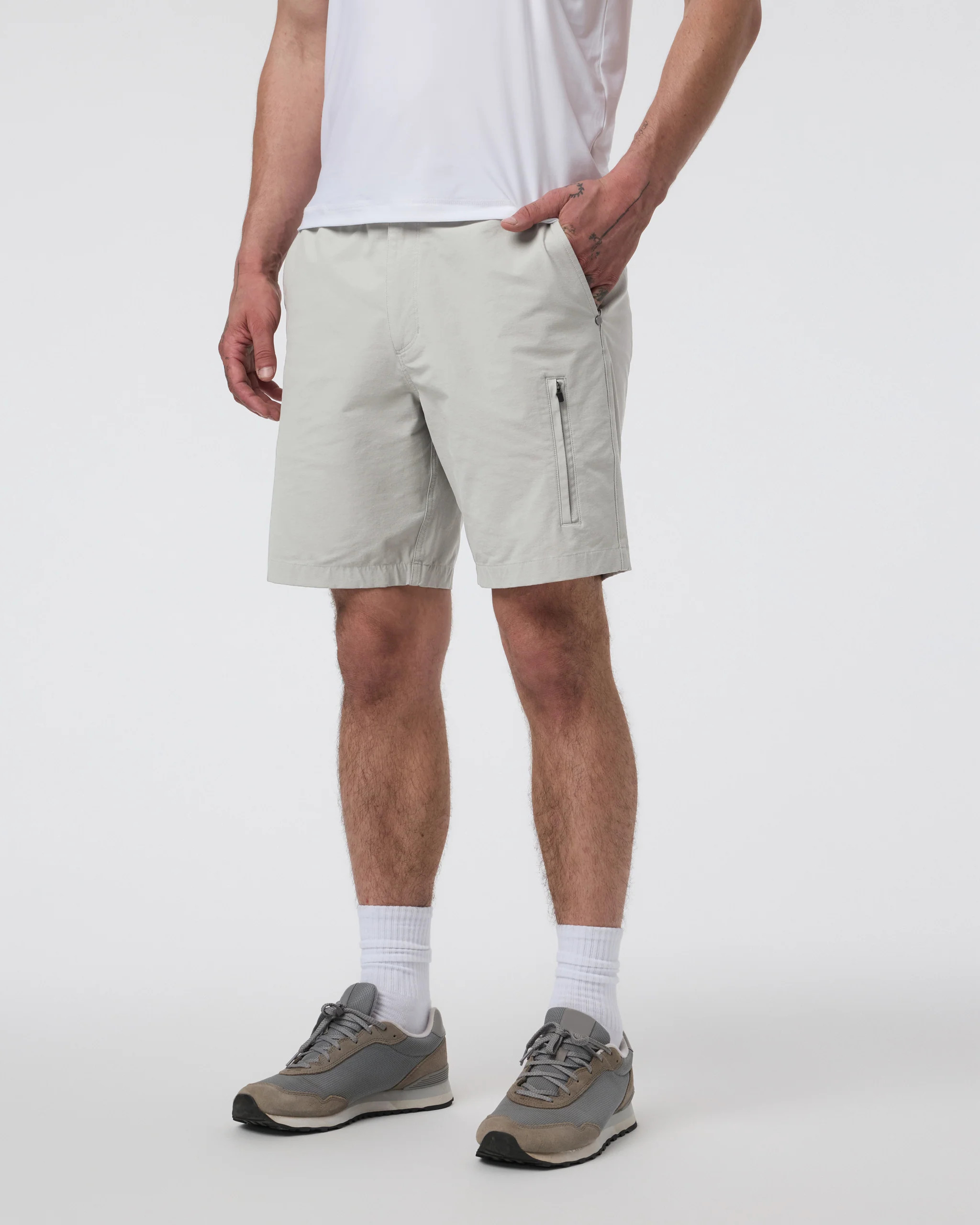 Barren Explorer Short Classic Fit 8" | Talc | Vuori | Vuori Clothing (US & Canada)
