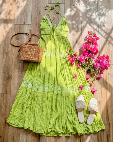 Summer dress. Vacation dress. Free people dress.

TTS with a stretchy waistband and halter straps, so you could easily size up or down as needed. 