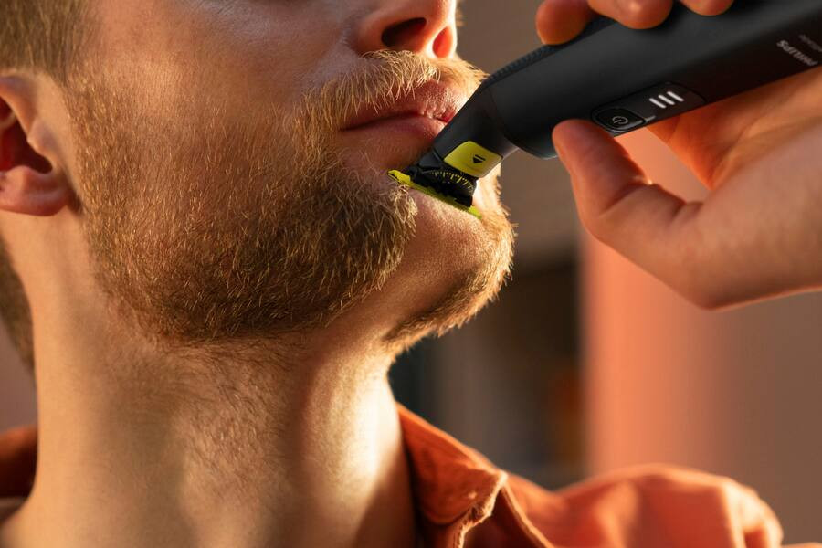 Philips Norelco - OneBlade 360 Pro Hybrid Face & Body Electric Trimmer QP6552/70 - Black | Best Buy U.S.