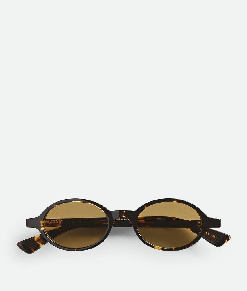 Bottega Veneta® Ovale Classic Sonnenbrille in Havana/yellow. Shop online now. | Bottega Veneta
