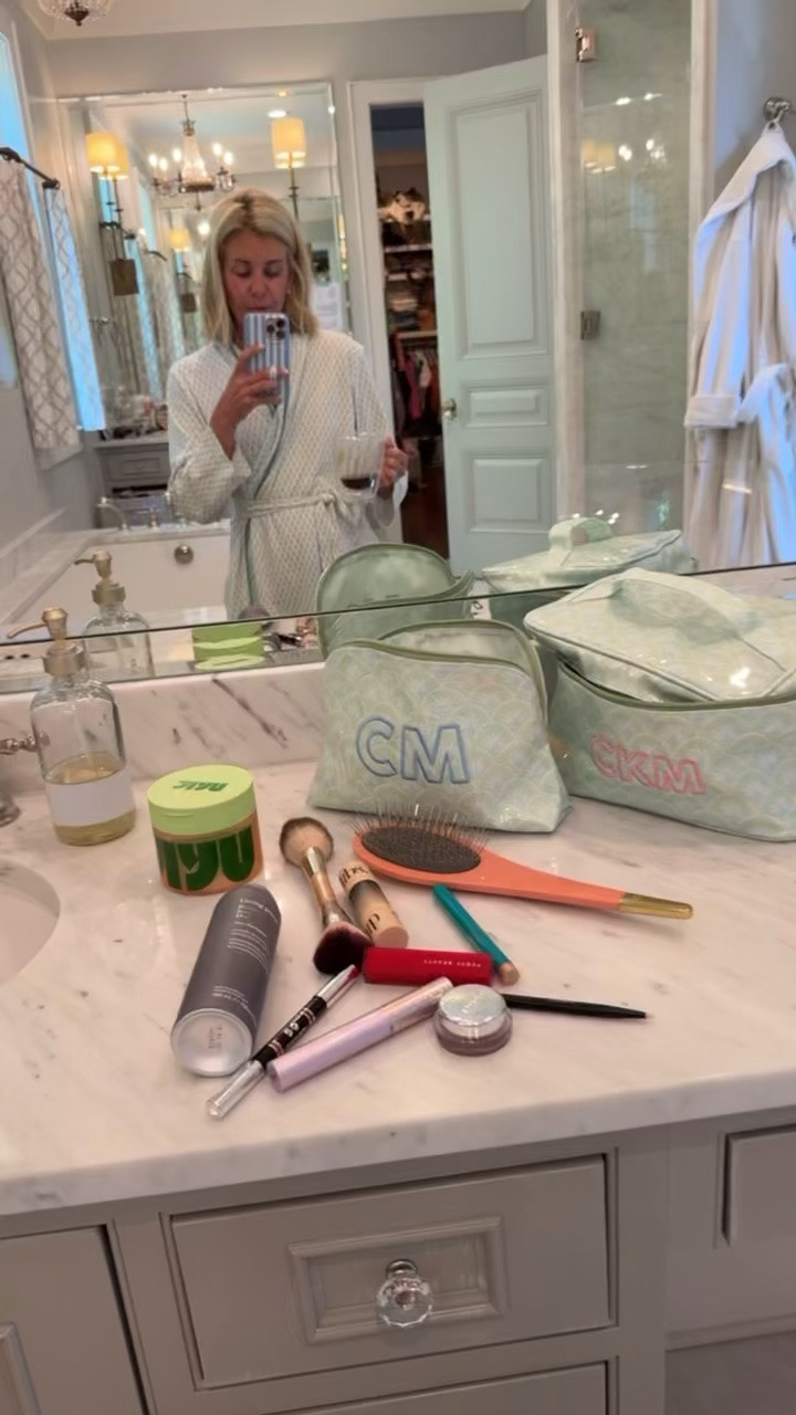 Girls, this is how I “do the day”! Ha! 

Today's face  ✅
Dibs - dessert duo shade 1 + brush 
Tarte tubing mascara brown
Fenty lips- the mvp
Merit eye shadow-Palladium + brush 
Merle Norman - Peach Brandy

*Use code Catherine10 at Sprinkled with Pink
*Use code MIXANDMATCH at Dibs

#LTKTravel #LTKgrwm #LTKBeauty #LTKdayinmylife #LTKgrwm #LTKmomlife
