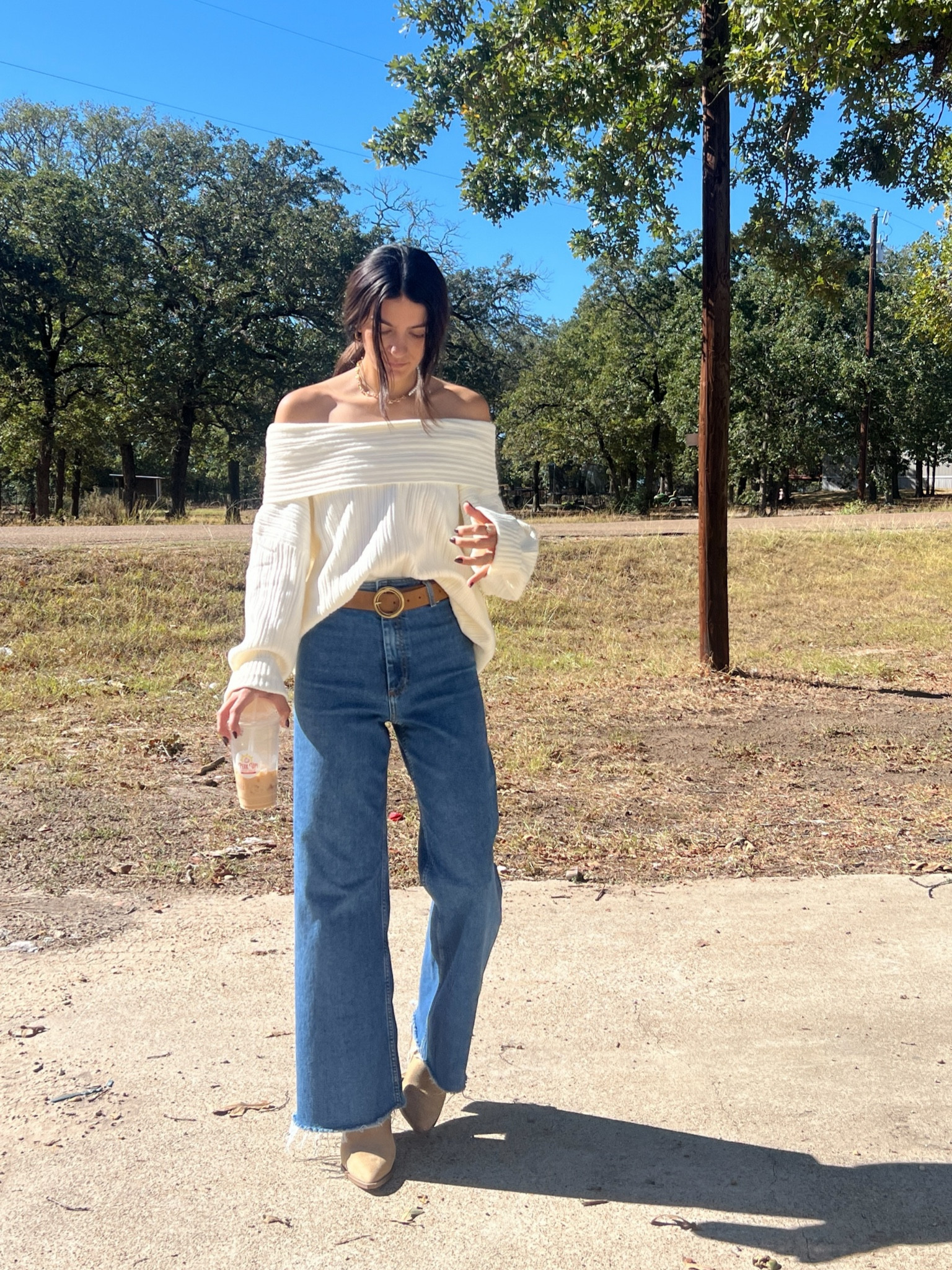 fall outfit - day 23
sweater - amazon (wearing medium - see below for info)
jeans - zara marine
shoes - TTS

*sweater info: would’ve bought true size but it was $15 more at the time. reviews said it ran small but since i have a smaller chest, i would’ve gotten my true size. the medium fits perfect though if you have a similar body shape

#LTKShoeCrush #LTKFindsUnder50 #LTKStyleTip