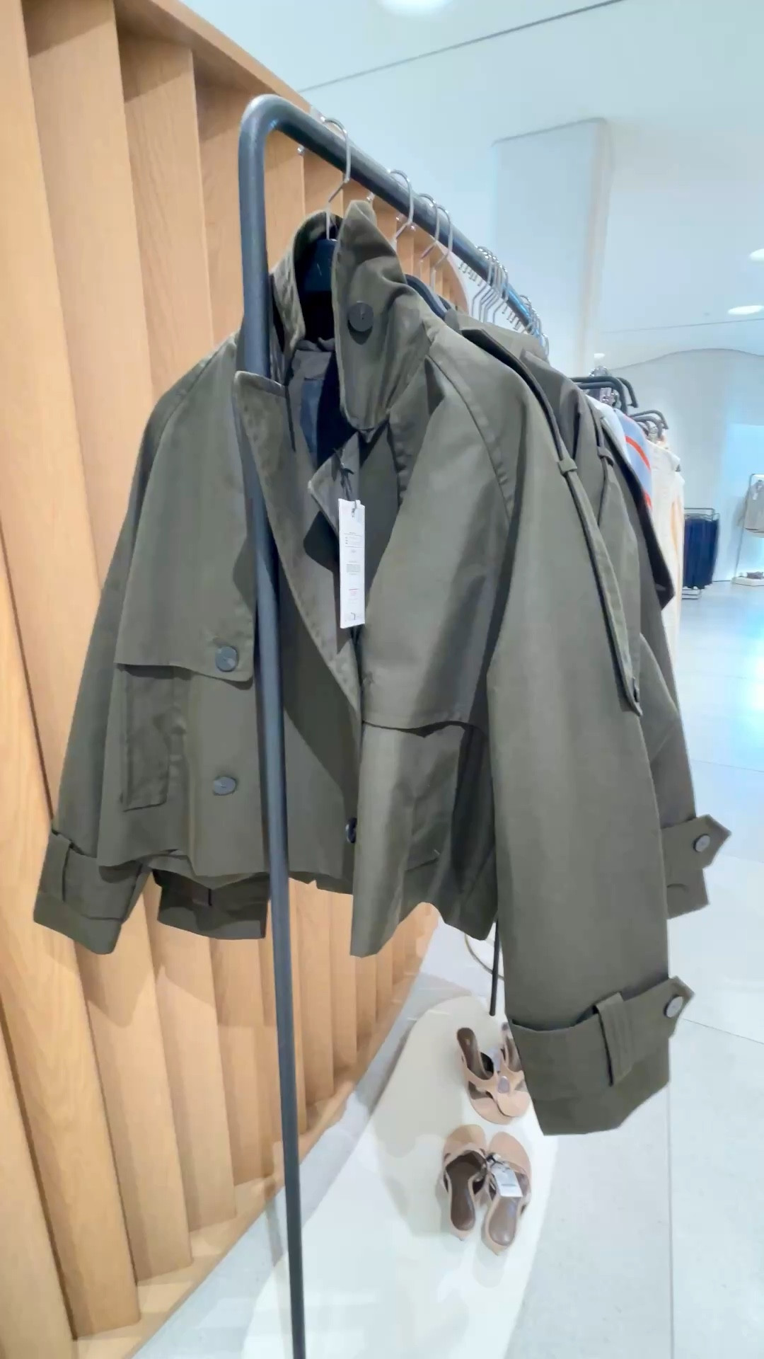 Green cropped trench jacket

#ZARA

#LTKspring #LTKeurope