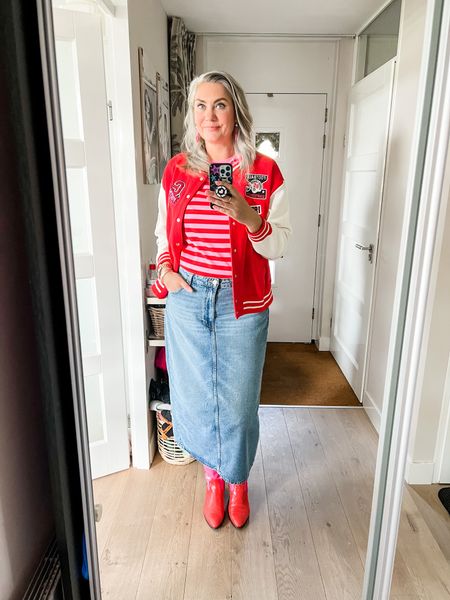 Outfits of the week

A pink and red striped t-shirt with a varsity jacket/cardigan for the chillier moments and a denim midi/maxi skirts. Paired with pink and red cowboy boots from DWRS. 

#LTKstyletip #LTKeurope #LTKcurves